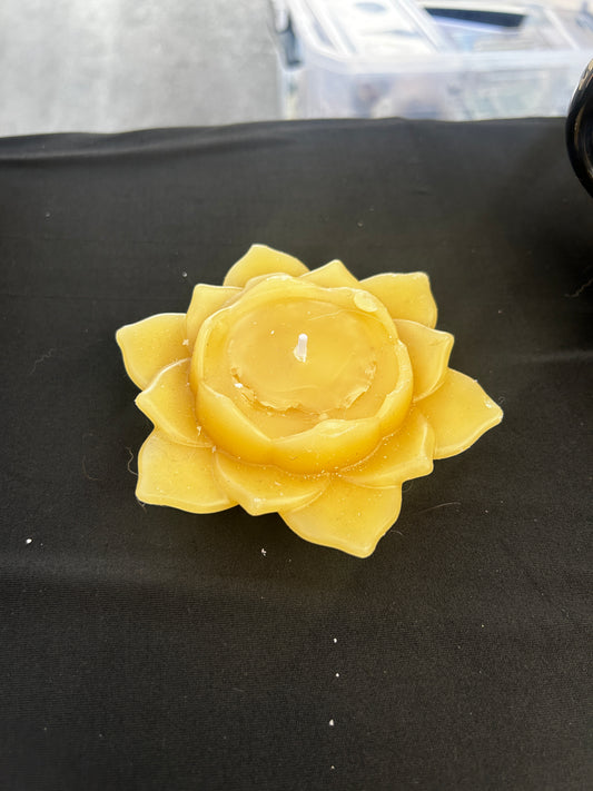 Lotus candle